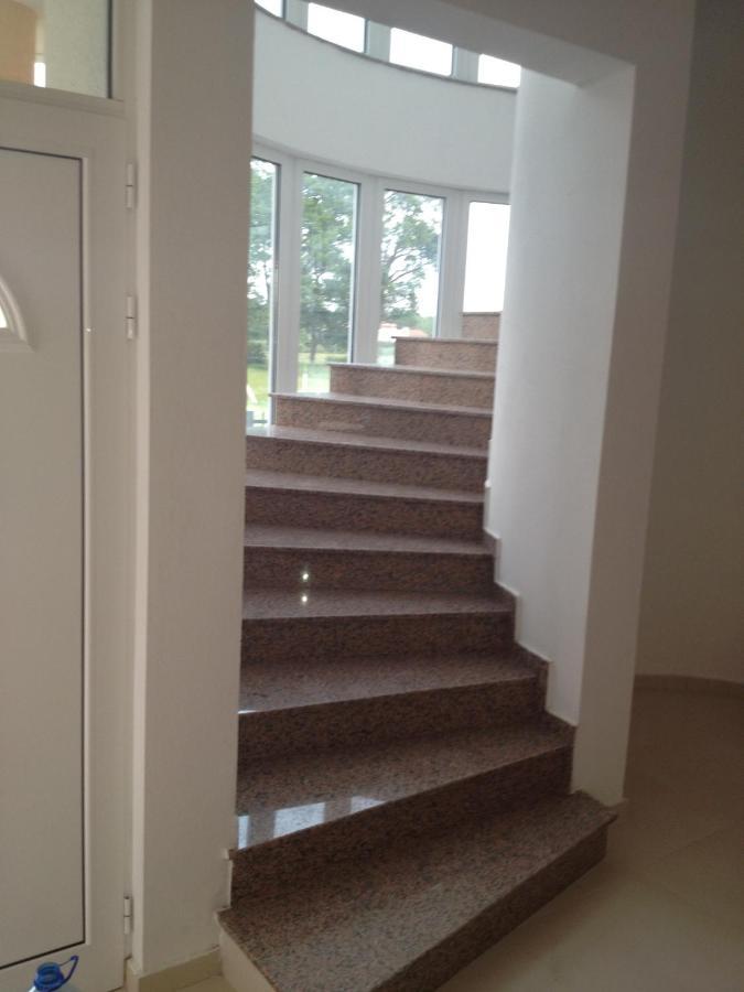 Apartmani Vila Milaris Ulcinj Luaran gambar